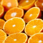 metades de laranjas, fonte de vitamina c